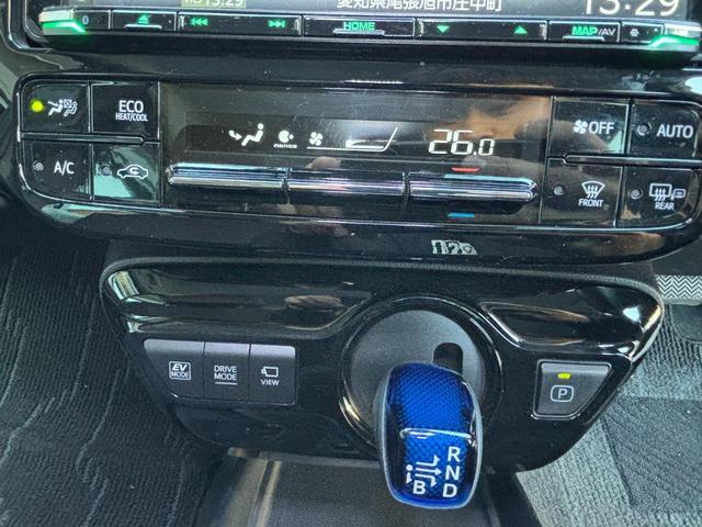 プリウス ＳセーフティプラスＩＩ　ＬＥＤヘッドライト　フォグランプ　ブラインドスポットモニター　パノラミックビューモニター　トヨタセーフティーセンス　社外デジタルインナーミラー　ＫＥＮＷＯＯＤ９インチナビ　レーンディパーチャアラート（63枚目）