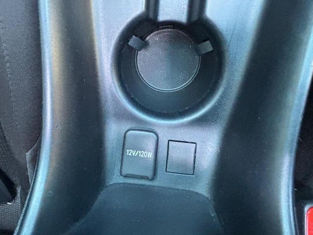 プリウス ＳセーフティプラスＩＩ　ＬＥＤヘッドライト　フォグランプ　ブラインドスポットモニター　パノラミックビューモニター　トヨタセーフティーセンス　社外デジタルインナーミラー　ＫＥＮＷＯＯＤ９インチナビ　レーンディパーチャアラート（64枚目）