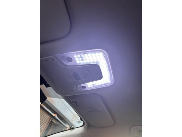 プリウス ＳセーフティプラスＩＩ　ＬＥＤヘッドライト　フォグランプ　ブラインドスポットモニター　パノラミックビューモニター　トヨタセーフティーセンス　社外デジタルインナーミラー　ＫＥＮＷＯＯＤ９インチナビ　レーンディパーチャアラート（67枚目）