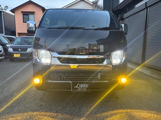 ハイエースバン スーパーGL ダークプライムII パナソニック10インチナビ、パノラミックビューモニター、両側パワースライドドア、レーンキープアシスト、デジタルインナーミラー、ETC、AC100V電源、LEDヘッドライト、リアエアコン、フルセグTV(36枚目)