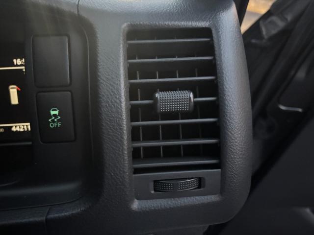 ハイエースバン スーパーGL ダークプライムII パナソニック10インチナビ、パノラミックビューモニター、両側パワースライドドア、レーンキープアシスト、デジタルインナーミラー、ETC、AC100V電源、LEDヘッドライト、リアエアコン、フルセグTV(62枚目)