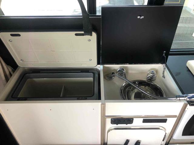ＮＶ３５０キャラバンバン 　キャンピングカーバンテックＤｉａｒｉｏＰｏｐ　スライドドア　ベッド２段　キッチン　シンク　電子レンジ　２０００Ｗインバーター　ソラーパネル　パナソニックＣＮ－Ｒ３３０ナビＴＶ（5枚目）