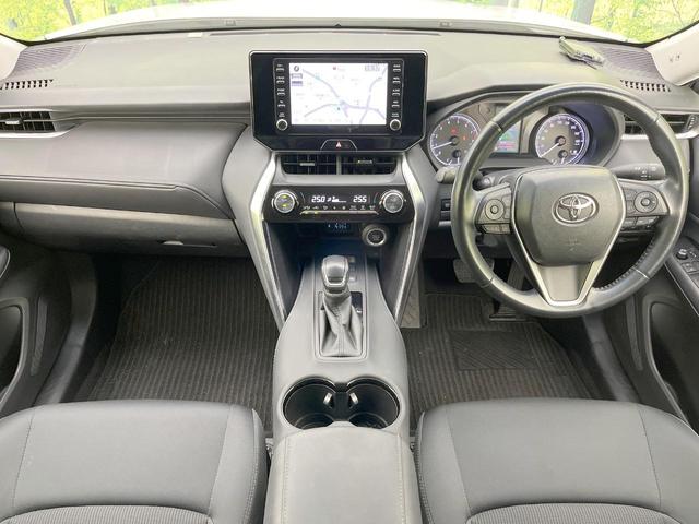 ハリアー Ｓ　純正８型ディスプレイ　衝突軽減　バックカメラ　レーダークルーズ　ＥＴＣ　ドラレコ　スマートキー　純正ＡＷ　オートライト　革巻きステアリング　オートエアコン　ステアリングスイッチ　コーナーセンサー（2枚目）