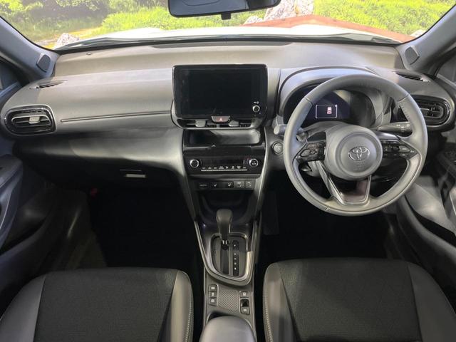 ヤリスクロス ハイブリッドＺ　登録済未使用車　純正８型ＤＡ　全周囲カメラ　衝突被害軽減　レーダークルーズ　ハーフレザーシート　パワーシート　コーナーセンサー　スマートキー　ＬＥＤヘッド　ビルトインＥＴＣ　純正１８インチアルミ（2枚目）