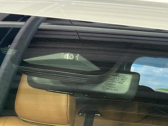 ヴェルファイアハイブリッド Ｚ　プレミア　ガラスルーフ　純正１４型ディスプレイ　フリップダウン　ユニバーサルステップ　全周囲カメラ　茶革シート　衝突軽減　レーダークルーズ　パワーシート　シートヒーター＆エアコン（5枚目）