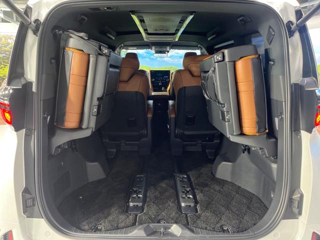 ヴェルファイアハイブリッド Ｚ　プレミア　ガラスルーフ　純正１４型ディスプレイ　フリップダウン　ユニバーサルステップ　全周囲カメラ　茶革シート　衝突軽減　レーダークルーズ　パワーシート　シートヒーター＆エアコン（11枚目）