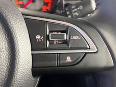 �ڥ����ץƥ��֥��롼������ȥ�����۹�®ƻϩ�Ǥ�Ĺ��Υ���Ԥ��ڤˡ�����ư��®�٤��ݤĥ��롼������ȥ����뤬�����ͷڸ������ƥ��Ϣ�Ȥ��������μ�ξ���Τ��Ƽִ֤��ݤĤ褦��®��Ĵ�ᤷ�Ƥ���ޤ����� 4