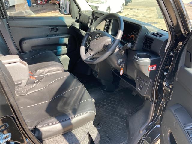 ハイゼットカーゴ クルーズターボＳＡＩＩＩ　車検Ｒ９年３月まで　禁煙車　純正ナビ　バックカメラ　フルセグＴＶ　Ｂｌｕｅｔｏｏｔｈ音楽再生　衝突軽減ブレーキ　４ＷＤ　レザー長シートカバー　ＬＥＤヘッドライト　オートライト　クリアランスソナー（29枚目）