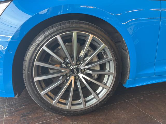 マルチスポークデザインコントラストグレー１９インチアルミホイール