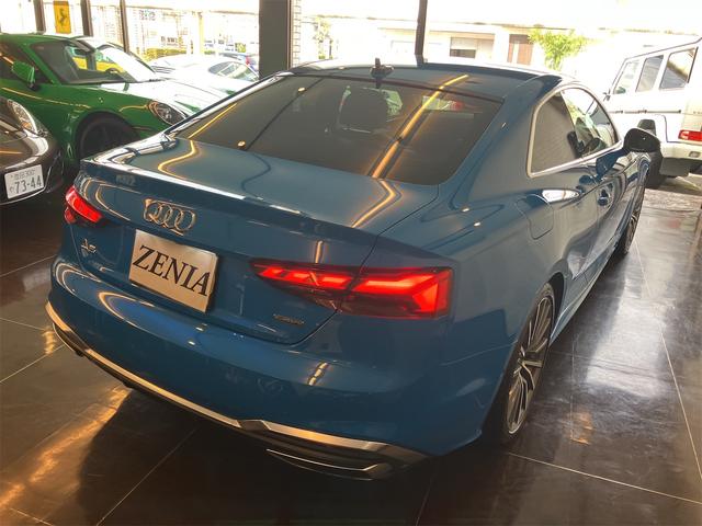 くすみやすいソリッドカラーですがご覧の通り綺麗な状態です。