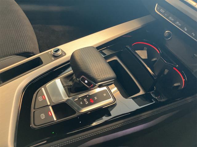 アウディ独特の邪魔にならずしかも使いやすいシフトレバー