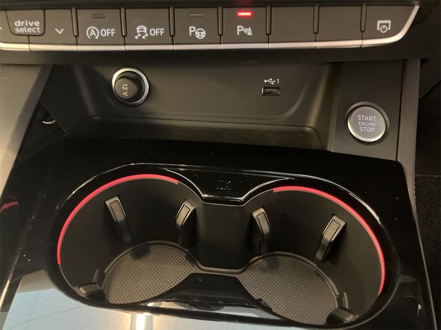 エアコンパネル下にはプッシュスタートスイッチ