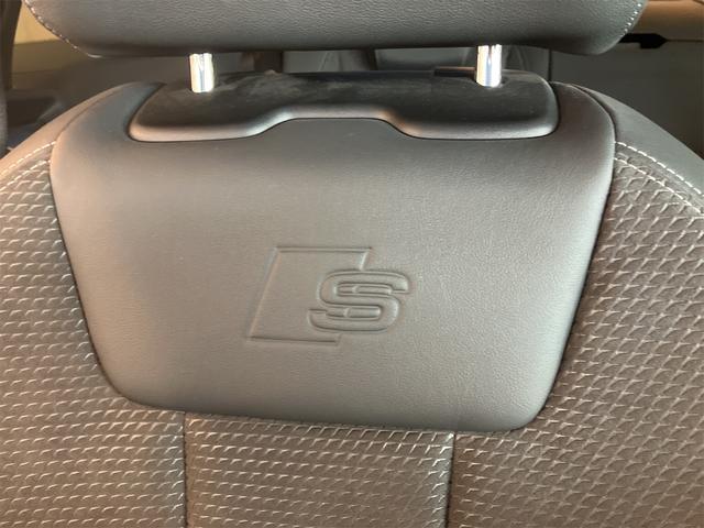 シートにもＳーＬＩＮＥのエンブレム刻印