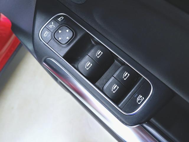 ＧＬＡクラス ＧＬＡ１８０　ＡＭＧラインパッケージ　Ｂｌｕｅｔｏｏｔｈ接続　ＥＴＣ　ＬＥＤヘッドライト　ＴＶ　アイドリングストップ　クルーズコントロール　コネクテッド機能　サイドカメラ　サンルーフ・ガラスルーフ　シートヒーター　トランクスルー　ナビ（24枚目）