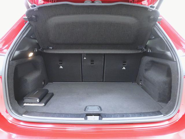 ＧＬＡクラス ＧＬＡ１８０　ＡＭＧラインパッケージ　Ｂｌｕｅｔｏｏｔｈ接続　ＥＴＣ　ＬＥＤヘッドライト　ＴＶ　アイドリングストップ　クルーズコントロール　コネクテッド機能　サイドカメラ　サンルーフ・ガラスルーフ　シートヒーター　トランクスルー　ナビ（28枚目）