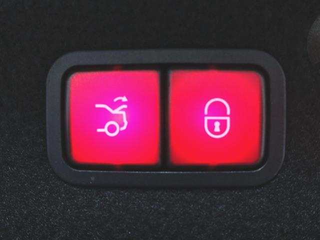 Cクラス C63 S エクスクルーシブパッケージ Bluetooth接続 CD DVD再生 ETC LEDヘッドライト TV アイドリングストップ クルーズコントロール シートヒーター トランクスルー ナビ バックモニター(29枚目)