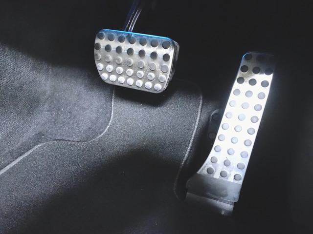 ＧＬＣ ＧＬＣ２００　クーペ　スポーツ　Ｂｌｕｅｔｏｏｔｈ接続　ＣＤ　ＤＶＤ再生　ＥＴＣ　ＬＥＤヘッドライト　ＴＶ　アイドリングストップ　クルーズコントロール　コネクテッド機能　サイドカメラ　シートヒーター　トランクスルー　ナビ（9枚目）