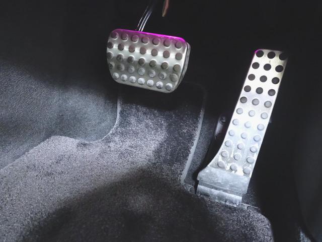 ＣＬＳクラス ＣＬＳ４５０　４マチック　エクスクルーシブパッケージ　Ｂｌｕｅｔｏｏｔｈ接続　ＥＴＣ　ＬＥＤヘッドライト　ＴＶ　アイドリングストップ　クルーズコントロール　コネクテッド機能　サイドカメラ　サンルーフ・ガラスルーフ（9枚目）