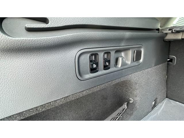 ＧＬＣ ＧＬＣ２２０ｄ　４マチック　ドライバーズパッケージ　レーダーセーフティ　ディーゼルターボ　ＡＭＧレザーエクスクルーシブＰ　ドライバーズＰ　ＡＭＧラインＰ　パノラミックＳＲ　革シート　自動開閉テールゲート　３６０°カメラ　Ｂｌｕｅｔｏｏｔｈ接続（26枚目）
