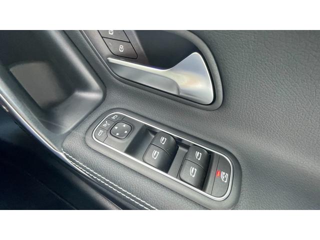 Ａクラス Ａ４５　Ｓ　４マチック＋　アドバンスドＰ　ＡＭＧパフォーマンスＰ　３６０°カメラ　パノラミックＳＲ　ヘッドアップディスプレイ　ＭＢＵＸインテリア・アシスタント　ブランドロゴプロジェクター　マルチビームＬＥＤヘッドライト　４ＷＤ（14枚目）