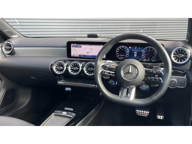 Ａクラス Ａ４５　Ｓ　４マチック＋　アドバンスドＰ　ＡＭＧパフォーマンスＰ　３６０°カメラ　パノラミックＳＲ　ヘッドアップディスプレイ　ＭＢＵＸインテリア・アシスタント　ブランドロゴプロジェクター　マルチビームＬＥＤヘッドライト　４ＷＤ（23枚目）
