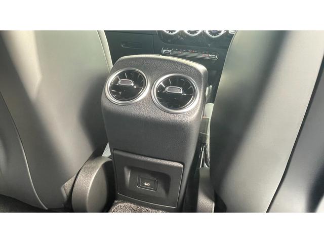 Ａクラス Ａ４５　Ｓ　４マチック＋　アドバンスドＰ　ＡＭＧパフォーマンスＰ　３６０°カメラ　パノラミックＳＲ　ヘッドアップディスプレイ　ＭＢＵＸインテリア・アシスタント　ブランドロゴプロジェクター　マルチビームＬＥＤヘッドライト　４ＷＤ（28枚目）