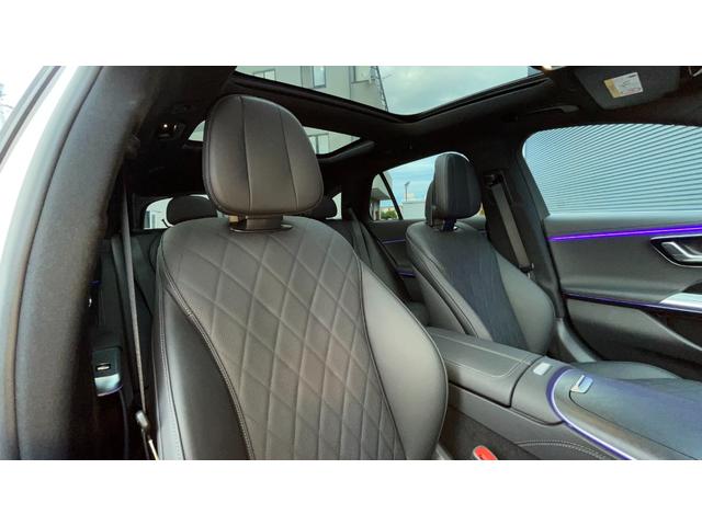 Eクラスステーションワゴン E220dステションワゴンアバギャルドAMGラインP アドバンスドP レザーエクスクルーシブP AMGラインP デジタルインテリアP パノラミックSR MBUXスーパースクリーン 3Dコックピットディスプレイ アダプティブハイビームアシストプラス(22枚目)