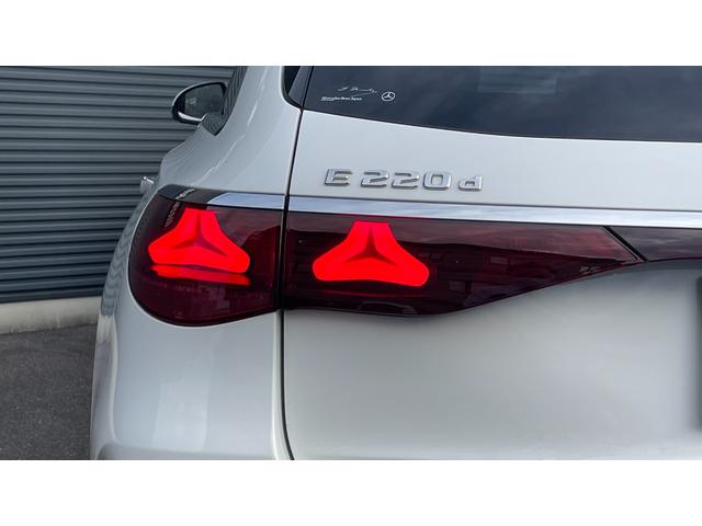 Eクラスステーションワゴン E220dステションワゴンアバギャルドAMGラインP アドバンスドP レザーエクスクルーシブP AMGラインP デジタルインテリアP パノラミックSR MBUXスーパースクリーン 3Dコックピットディスプレイ アダプティブハイビームアシストプラス(33枚目)