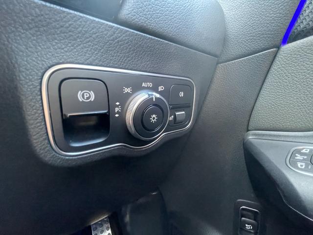 GLAクラス GLA200d 4マチック AMGライン AMGレザーパッケージ ナビゲーションパッケージ マルチビームLED マルチカラーアンビエントライト テレビ機能(12セグ/ワンセグ自動切替)アクティブレーンチェンジアシスト 自動再発進機能(9枚目)