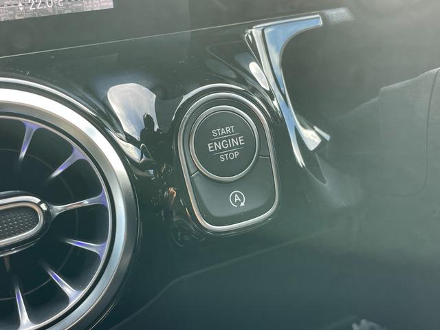 GLAクラス GLA200d 4マチック AMGライン AMGレザーパッケージ ナビゲーションパッケージ マルチビームLED マルチカラーアンビエントライト テレビ機能(12セグ/ワンセグ自動切替)アクティブレーンチェンジアシスト 自動再発進機能(10枚目)