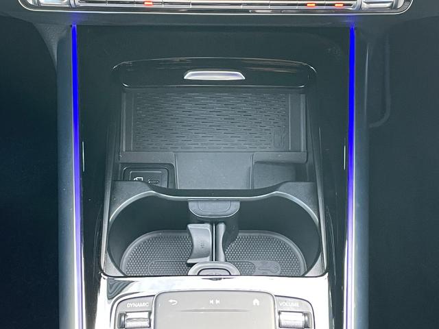 GLAクラス GLA200d 4マチック AMGライン AMGレザーパッケージ ナビゲーションパッケージ マルチビームLED マルチカラーアンビエントライト テレビ機能(12セグ/ワンセグ自動切替)アクティブレーンチェンジアシスト 自動再発進機能(14枚目)