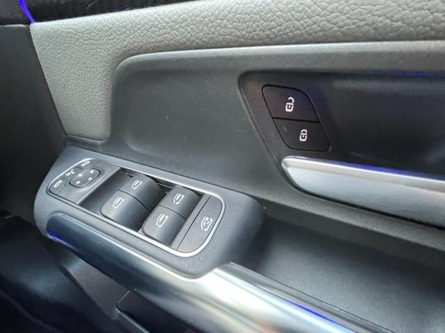 GLAクラス GLA200d 4マチック AMGライン AMGレザーパッケージ ナビゲーションパッケージ マルチビームLED マルチカラーアンビエントライト テレビ機能(12セグ/ワンセグ自動切替)アクティブレーンチェンジアシスト 自動再発進機能(20枚目)