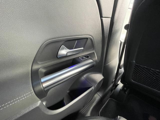 GLAクラス GLA200d 4マチック AMGライン AMGレザーパッケージ ナビゲーションパッケージ マルチビームLED マルチカラーアンビエントライト テレビ機能(12セグ/ワンセグ自動切替)アクティブレーンチェンジアシスト 自動再発進機能(28枚目)