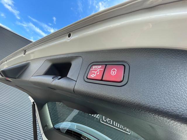 GLAクラス GLA200d 4マチック AMGライン AMGレザーパッケージ ナビゲーションパッケージ マルチビームLED マルチカラーアンビエントライト テレビ機能(12セグ/ワンセグ自動切替)アクティブレーンチェンジアシスト 自動再発進機能(30枚目)