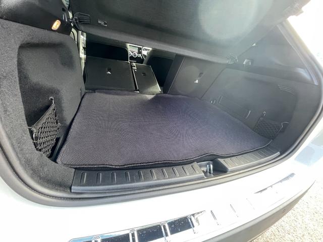 GLAクラス GLA200d 4マチック AMGライン AMGレザーパッケージ ナビゲーションパッケージ マルチビームLED マルチカラーアンビエントライト テレビ機能(12セグ/ワンセグ自動切替)アクティブレーンチェンジアシスト 自動再発進機能(31枚目)