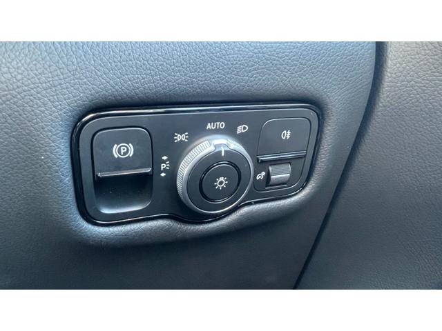 Vクラス V220d レーダーセーフティ ナビゲーション ディーゼルターボ LEDヘッドライト 360°カメラ メモリー付パワーシート ワイドスクリーンコックピット スライディングドア Bluetooth接続 ETC車載器(10枚目)