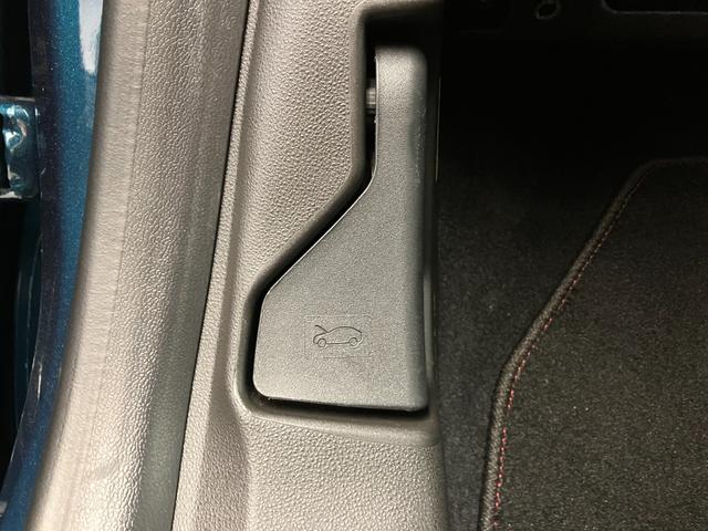 ジュニア イブリダ　プレミアム　ツートンボディカラー　マッサージ機能付き運転席パワーシート　ｕｃｃｏｎｅｃｔ　ＡｐｐｌｅＣａｒｐｌａｙ　ＡｎｄｒｏｉｄＡｕｔｏ　アダプティブクルーズコントロール　ＤＮＡモードセレクター　バックカメラ（42枚目）