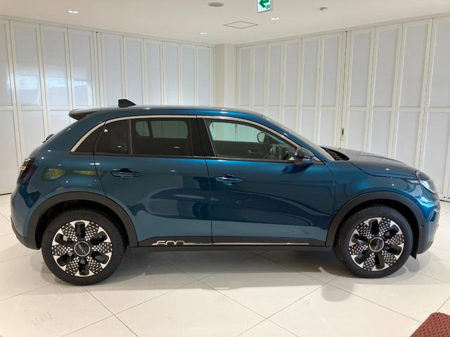 ６００ハイブリッド ラ　プリマ　ＡｐｐｌｅＣａｒＰｌａｙ＆ＡｎｄｒｏｉｄＡｕｔｏ対応　アダプティブクルーズコントロール　マッサージ機能付きパワーシート　シートヒーター　パワーバックドア　ブラインドスポットモニター（9枚目）