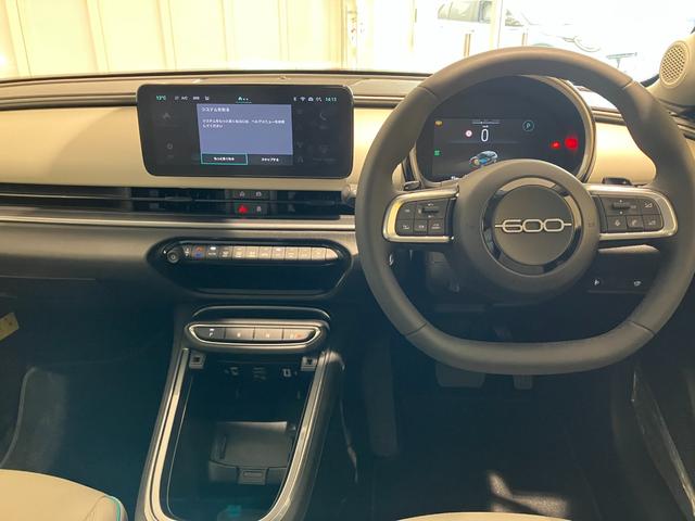 ６００ハイブリッド ラ　プリマ　ＡｐｐｌｅＣａｒＰｌａｙ＆ＡｎｄｒｏｉｄＡｕｔｏ対応　アダプティブクルーズコントロール　マッサージ機能付きパワーシート　シートヒーター　パワーバックドア　ブラインドスポットモニター（16枚目）