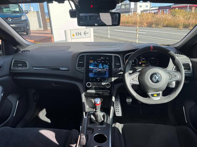 メガーヌ R.S.ウルティム 世界限定1976台 最終モデル(10枚目)