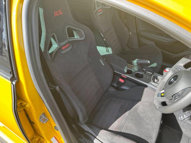 メガーヌ R.S.ウルティム 世界限定1976台 最終モデル(12枚目)