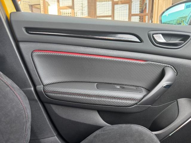 メガーヌ R.S.ウルティム 世界限定1976台 最終モデル(31枚目)