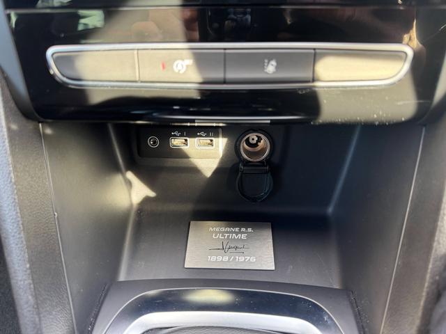 メガーヌ R.S.ウルティム 世界限定1976台 最終モデル(32枚目)