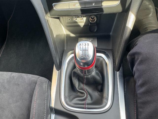 メガーヌ R.S.ウルティム 世界限定1976台 最終モデル(33枚目)