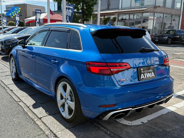 ＲＳ３スポーツバック ベースグレード　純正ナビ・ＴＶ　バックカメラ　Ｂｌｕｅｔｏｏｔｈ　黒革シート　ＥＴＣ　左右独立エアコン　シートヒーター　マトリクスＬＥＤライト（4枚目）