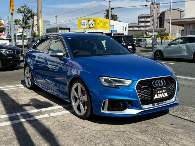 ＲＳ３スポーツバック ベースグレード　純正ナビ・ＴＶ　バックカメラ　Ｂｌｕｅｔｏｏｔｈ　黒革シート　ＥＴＣ　左右独立エアコン　シートヒーター　マトリクスＬＥＤライト（8枚目）