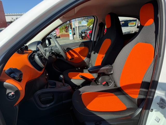 スマートフォーフォー パッション　社外ナビ・ＴＶ　バックカメラ　クルーズコントロール　クリアランスソナー　パーキングセンサー　シートヒーター　ＥＴＣ（12枚目）