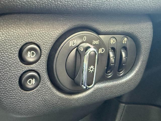 ＭＩＮＩ クーパーＳＤ　クラブマン　ユアーズパッケージ　純正ナビ　バックカメラ　本革シート　シートヒーター　ポップアップディスプレイ　ＥＴＣ　ＡＣＣ（23枚目）