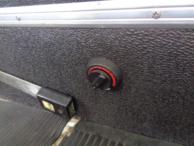 タイプII レイトバス ウォークスルーシート べバストヒーター VW純正ホイール Fディスクブレーキ 左ハンドル 1600cc 12V(12枚目)