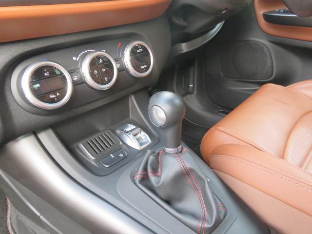 スポルティーバ レザーシート シートヒーター パドルシフト カラードキャリパー 純正18インチAW 後部パークセンサー パワーシート プライバシーガラス キセノンライト ディーラー車(20枚目)